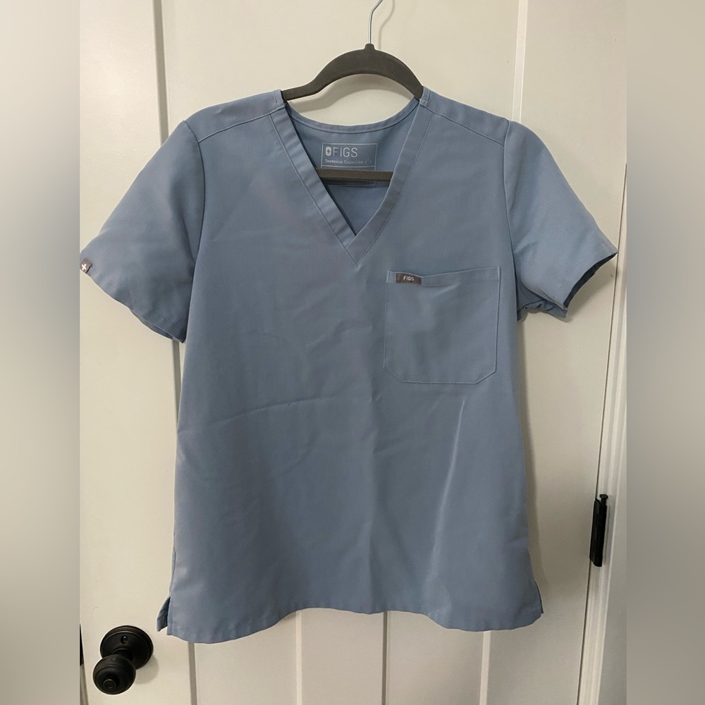 Figs small scrub top